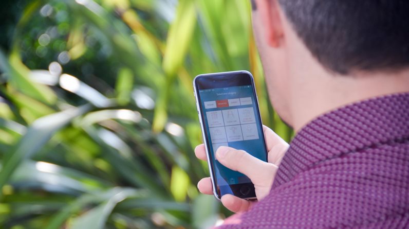 A man using the capsule app on his phone