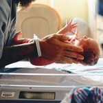 Deferred clamping of umbilical cord reduces risk of death in premature babies, research finds