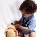 Delaying cutting the umbilical cord affects child development