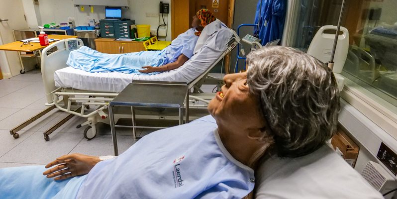 Two mannequins on patient beds in the simulation suite at BSMS