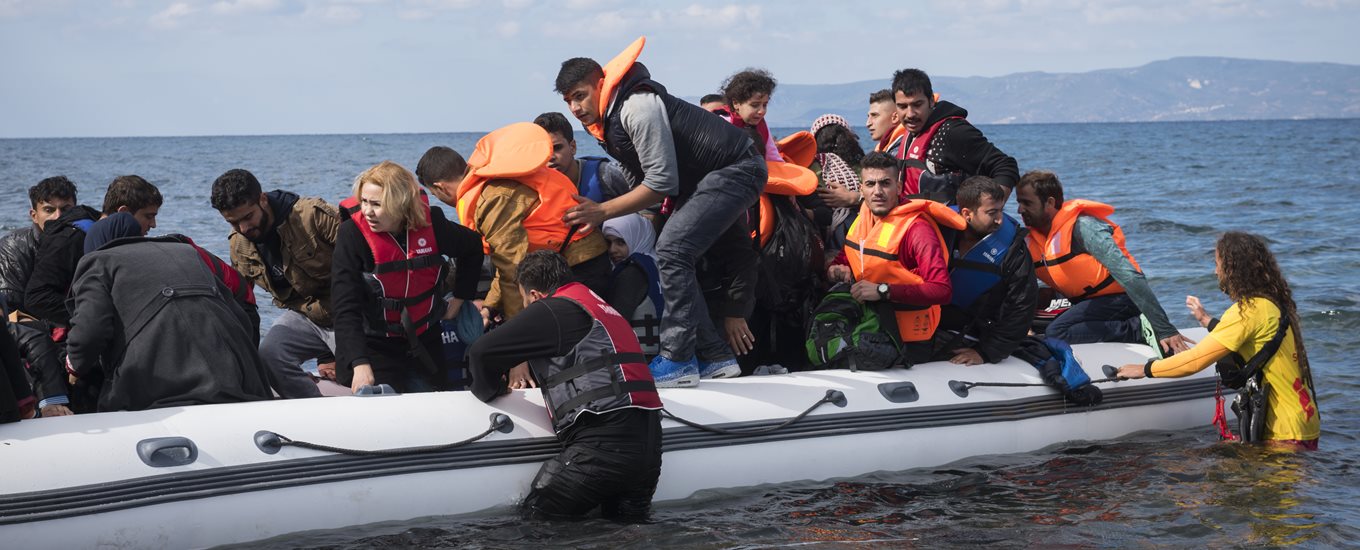 Image of migrants on a dinghy boat