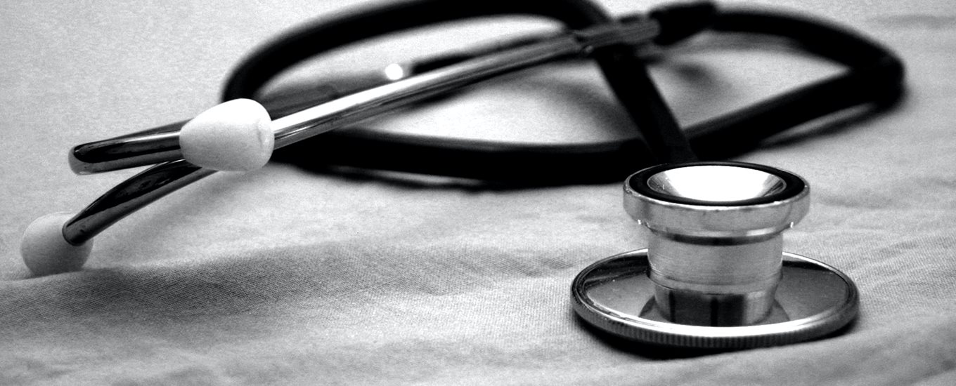 a black and white image of a stethoscope