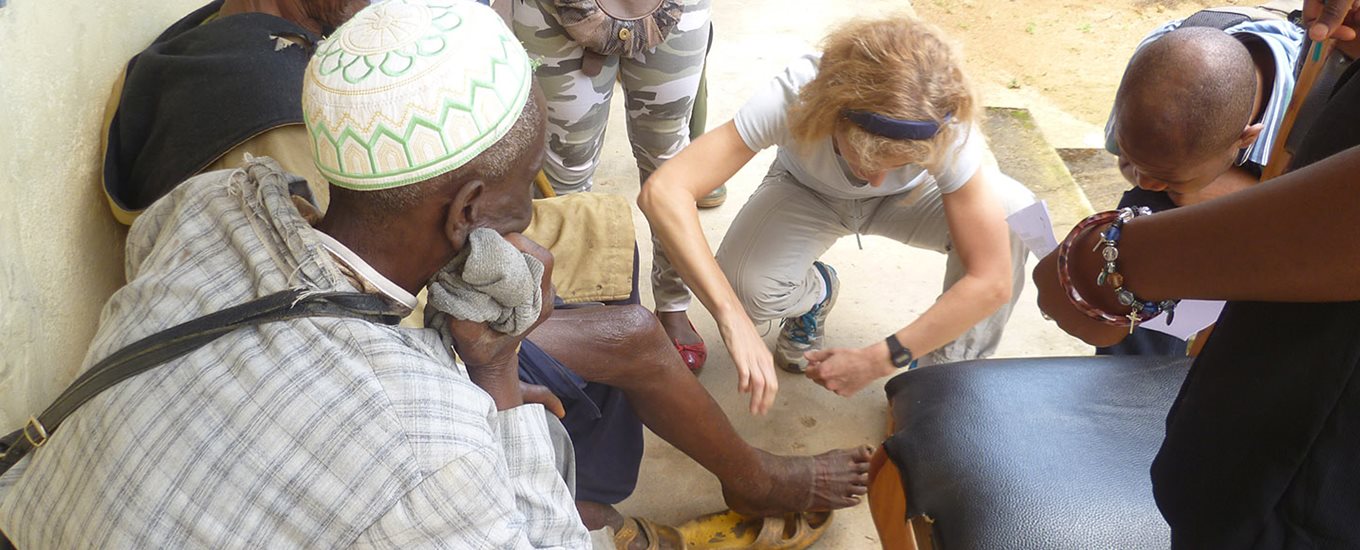 podo patient receives treatment