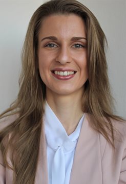 A head and shoulders photo of Amy Booth