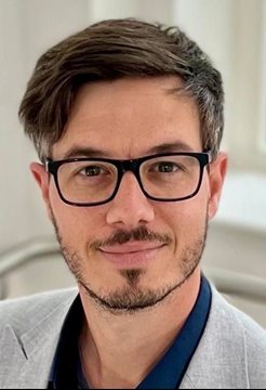 A head and shoulders image of Dr Geoff Wells
