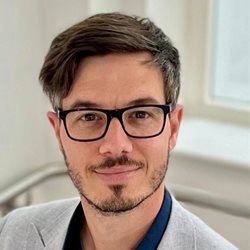 A head and shoulders image of Dr Geoff Wells