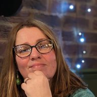 A head shot photo of Gina Richards