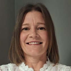 A head and shoulders image of Lisa Baker