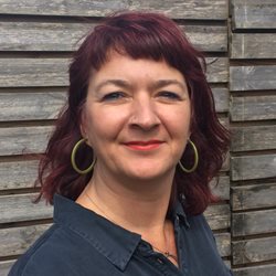 Vikki Pearce headshot