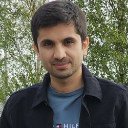 A head and shoulders photo of Yamma Khalid Aria