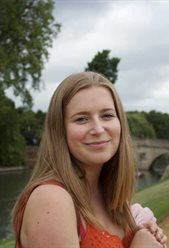 A photo showing student Izzy Templeton outside in a park