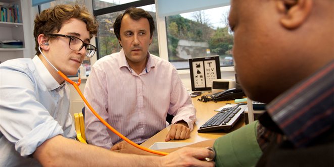 student uses stethoscope